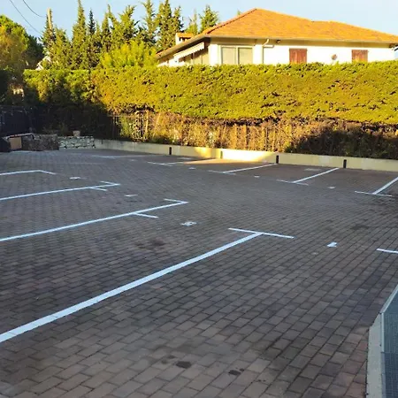 Grand Meublé-juan Pins-logt 5 * Antibes