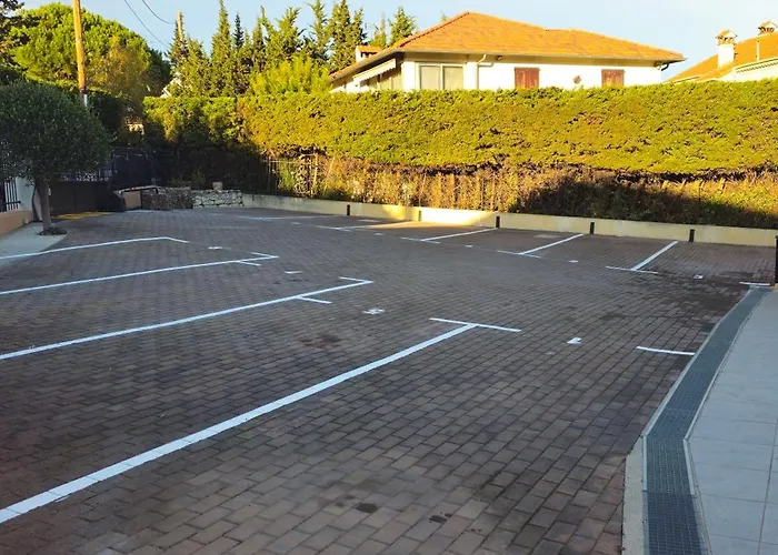 Grand Meublé-juan Pins-logt 5 * Antibes